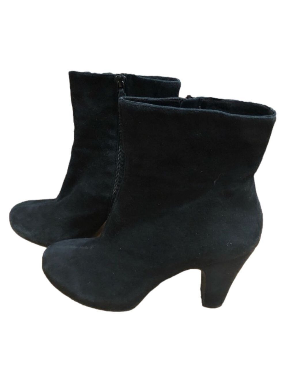 𝅺CORDANI black suede bootie. 4” wrapped heel. Size 40 (US9-9.5)